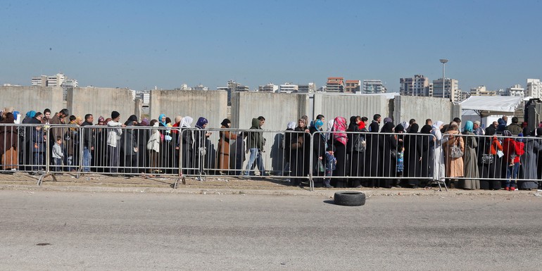 Syrian refugees in Tripoli World Bank photo by Mohamed Azakir.jpg