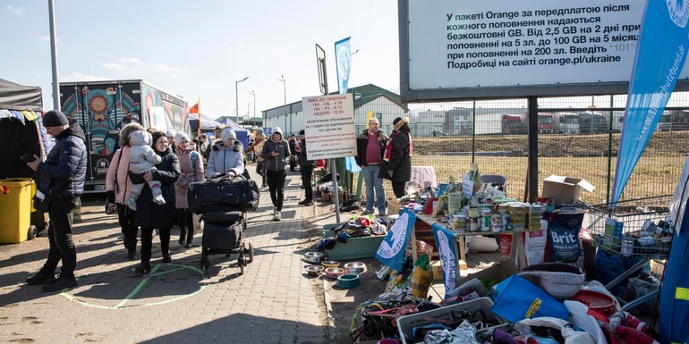 Ukraine refugees - border at Medyka Ingebjørg Kårstad NRC.jpg