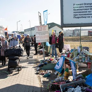 Ukraine refugees - border at Medyka Ingebjørg Kårstad NRC.jpg