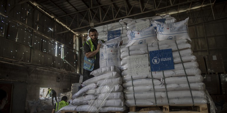 WFP food distribution CROPPED.jpg