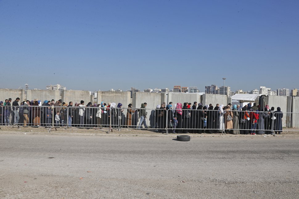 refugees line up world bank Mohamed Azakir.jpg