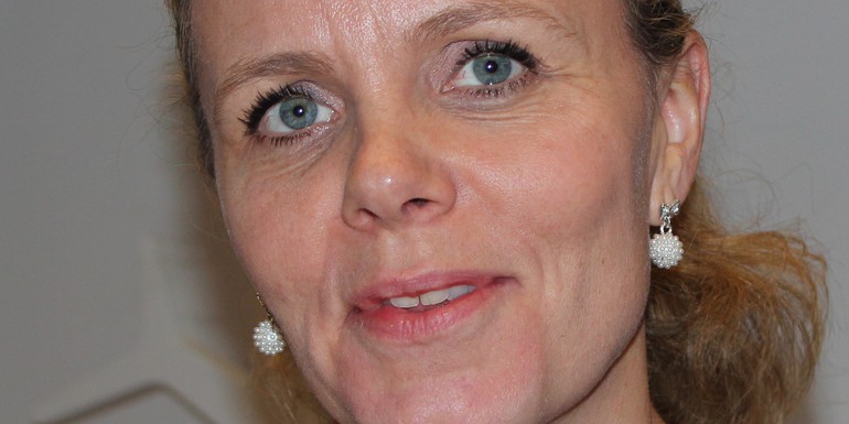 anna_rosendahl_sida_cropped.jpg